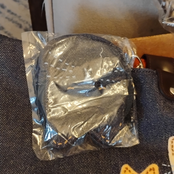 Purse - Picture 2 of 3